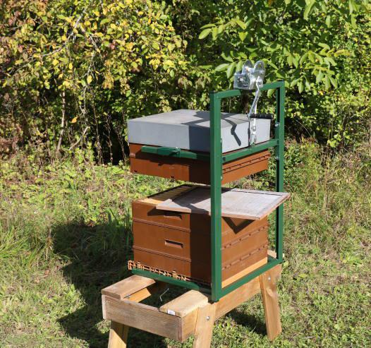 Hive lifter queen excluder